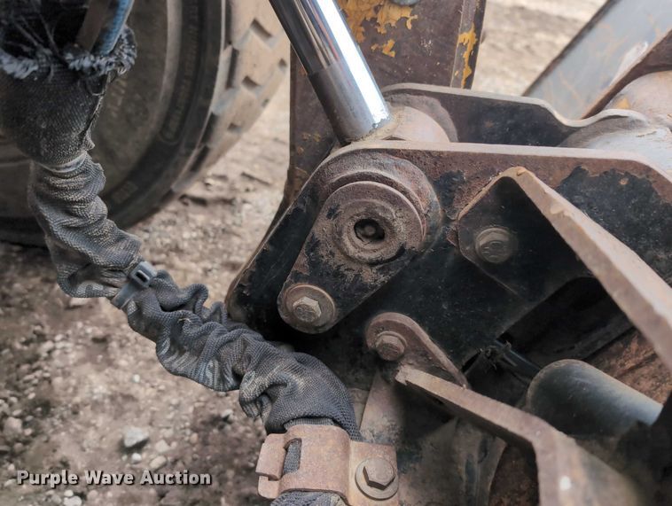 image for item EG2726 2013 Caterpillar 262C2 skid steer loader