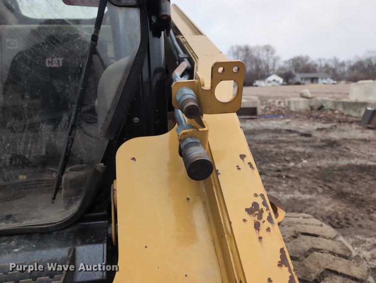 image for item EG2726 2013 Caterpillar 262C2 skid steer loader