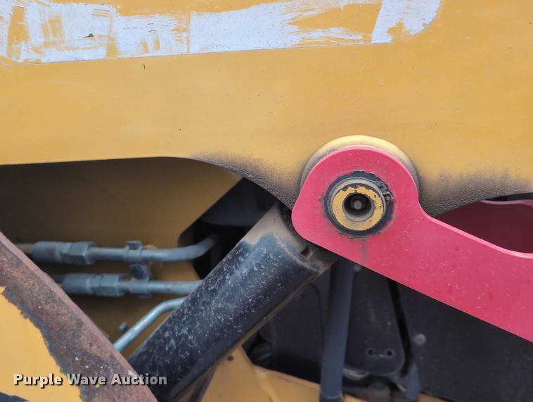 image for item EG2726 2013 Caterpillar 262C2 skid steer loader