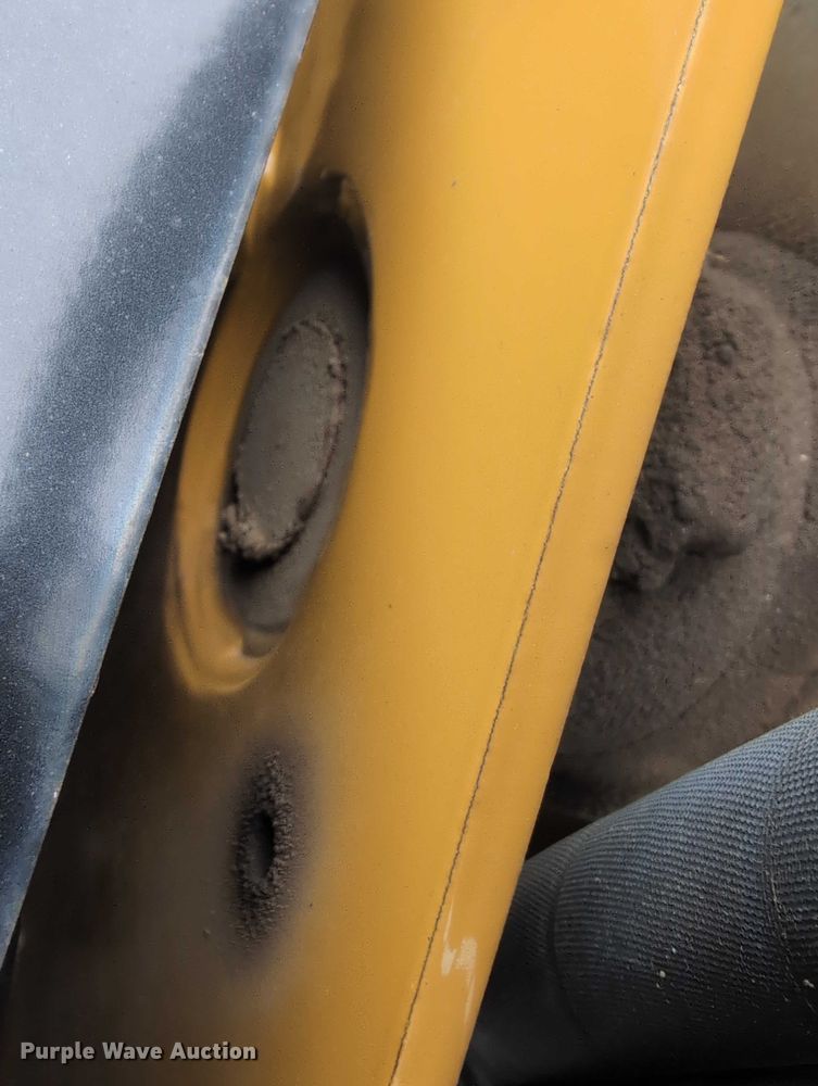 image for item EG2726 2013 Caterpillar 262C2 skid steer loader