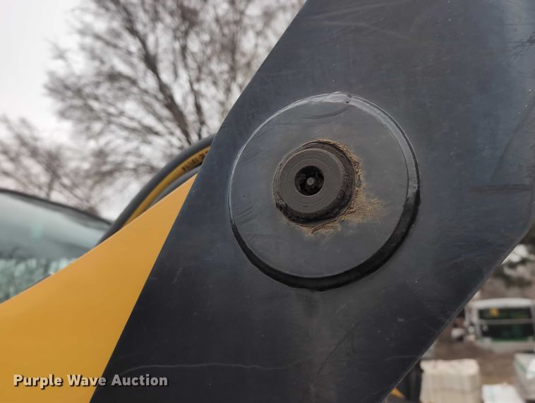 image for item EG2726 2013 Caterpillar 262C2 skid steer loader