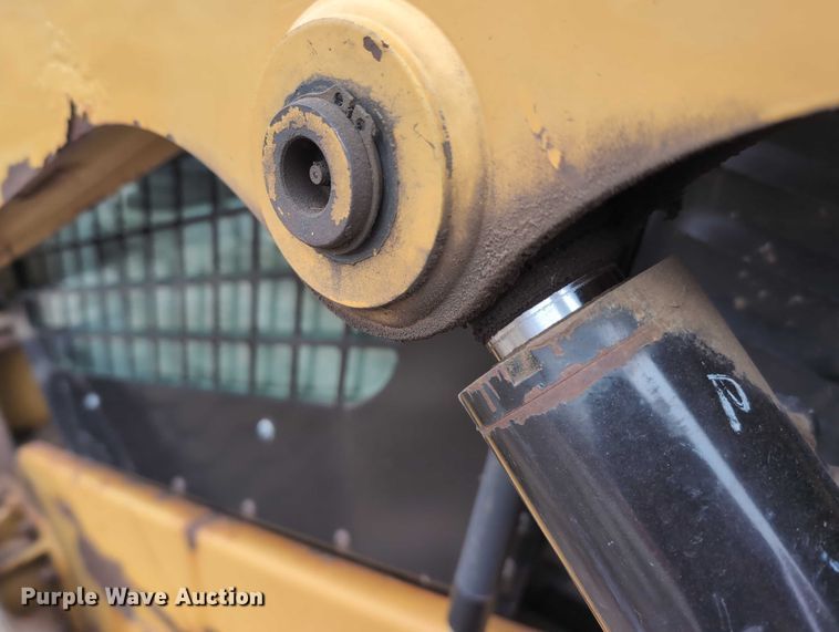 image for item EG2726 2013 Caterpillar 262C2 skid steer loader