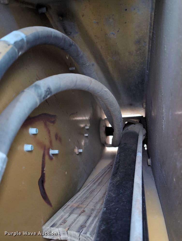 image for item EG2726 2013 Caterpillar 262C2 skid steer loader