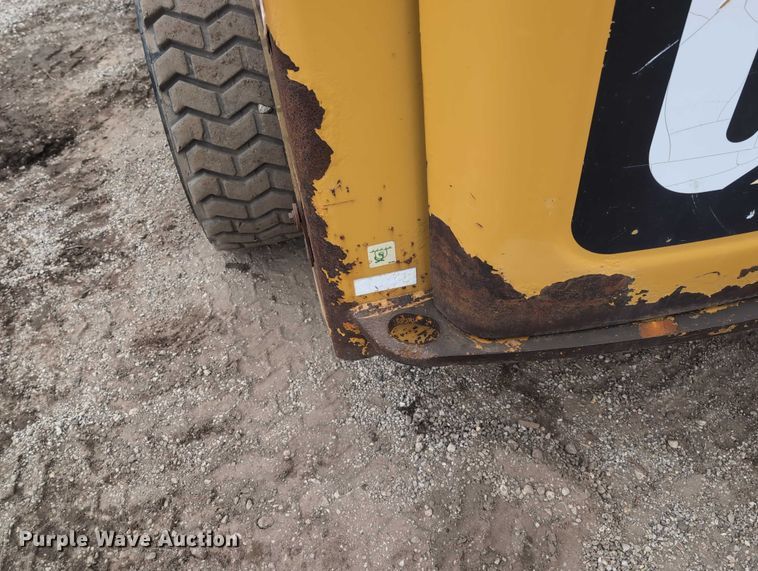 image for item EG2726 2013 Caterpillar 262C2 skid steer loader