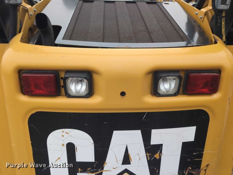 image for item EG2726 2013 Caterpillar 262C2 skid steer loader