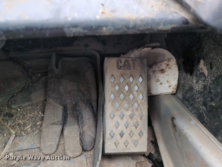 image for item EG2726 2013 Caterpillar 262C2 skid steer loader