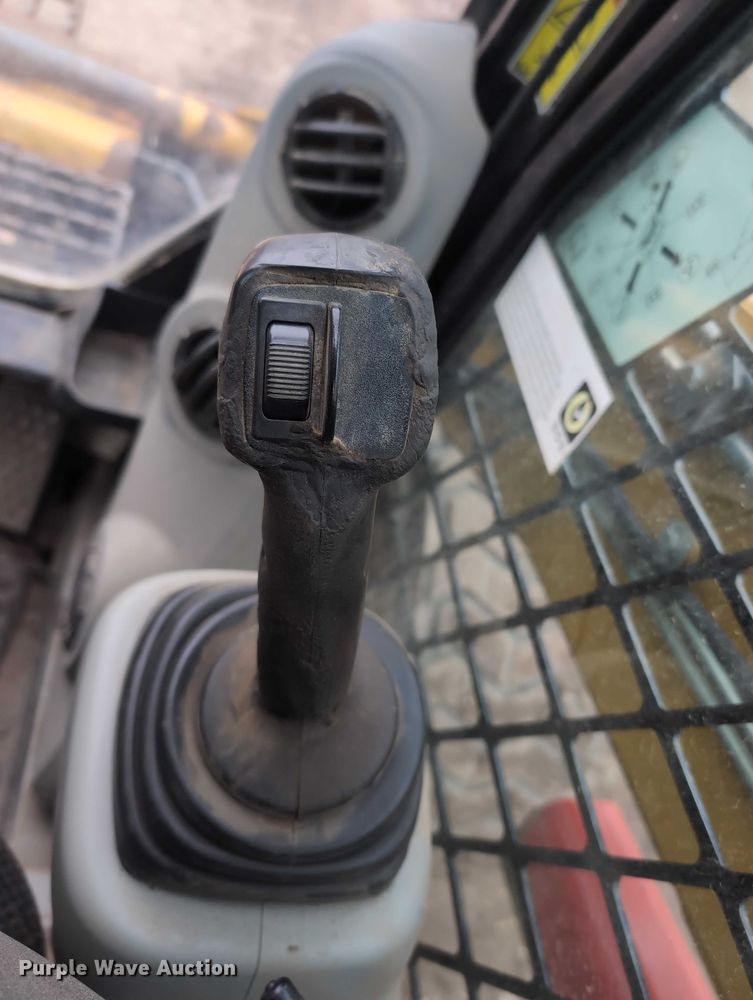 image for item EG2726 2013 Caterpillar 262C2 skid steer loader