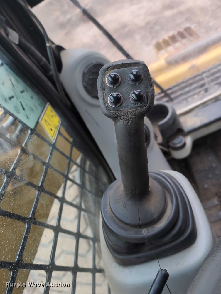 image for item EG2726 2013 Caterpillar 262C2 skid steer loader