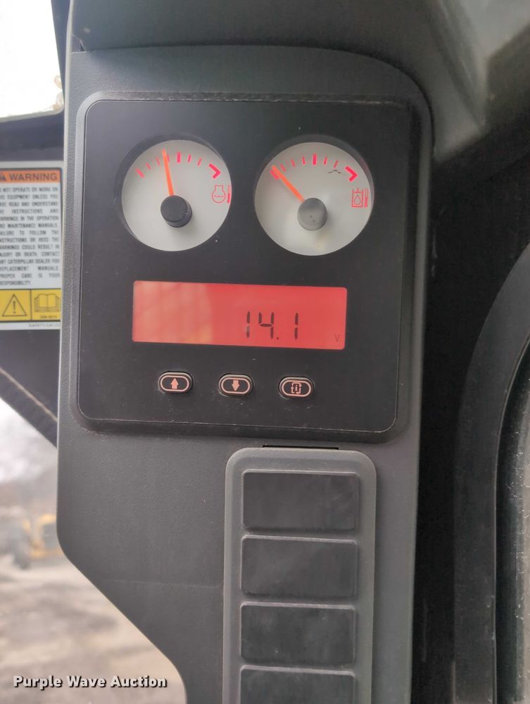 image for item EG2726 2013 Caterpillar 262C2 skid steer loader