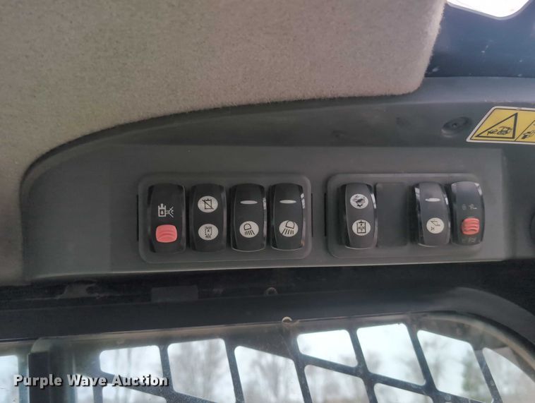 image for item EG2726 2013 Caterpillar 262C2 skid steer loader