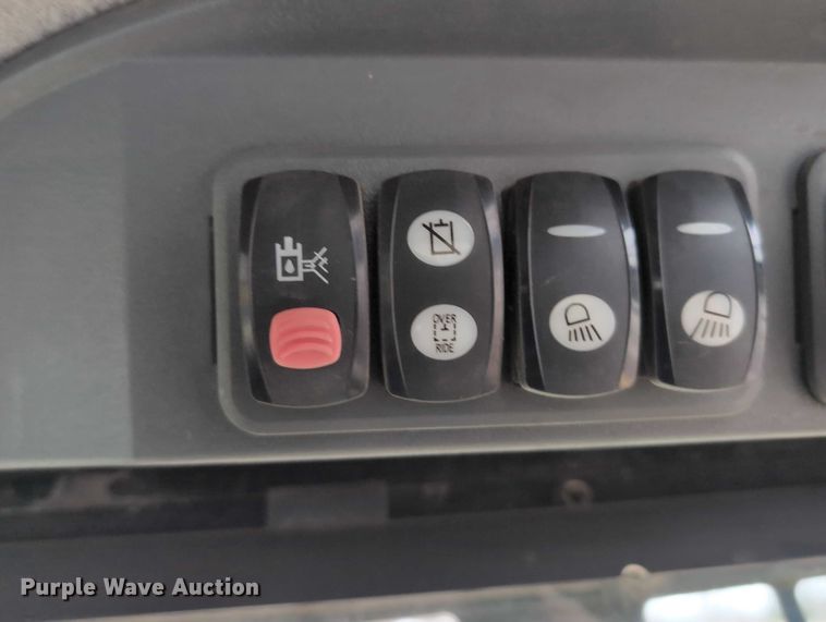 image for item EG2726 2013 Caterpillar 262C2 skid steer loader