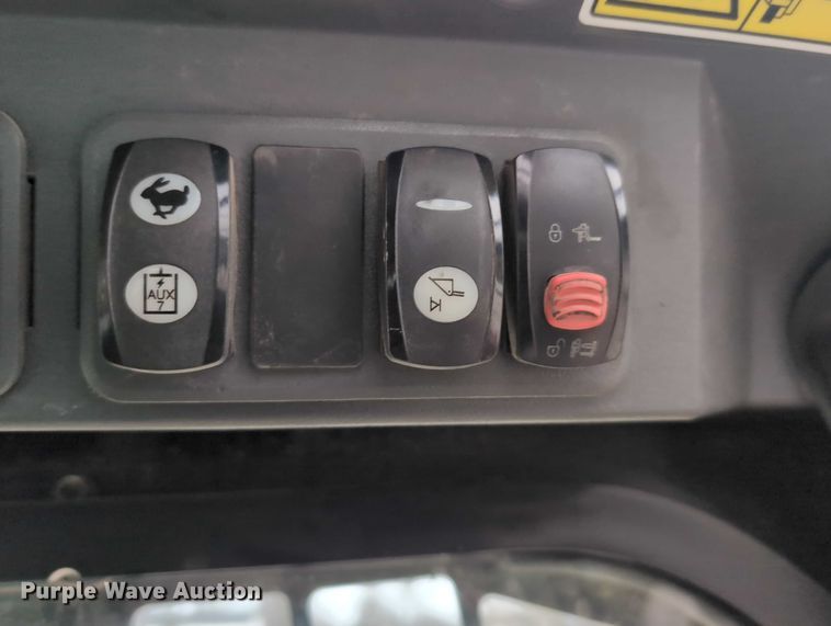 image for item EG2726 2013 Caterpillar 262C2 skid steer loader