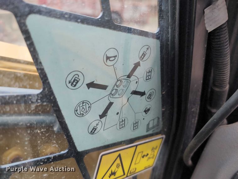 image for item EG2726 2013 Caterpillar 262C2 skid steer loader