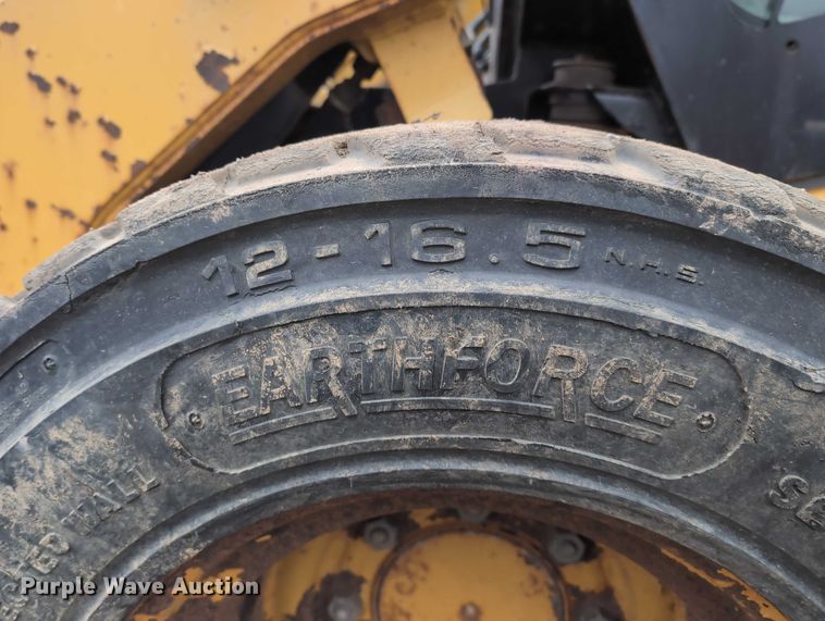 image for item EG2726 2013 Caterpillar 262C2 skid steer loader