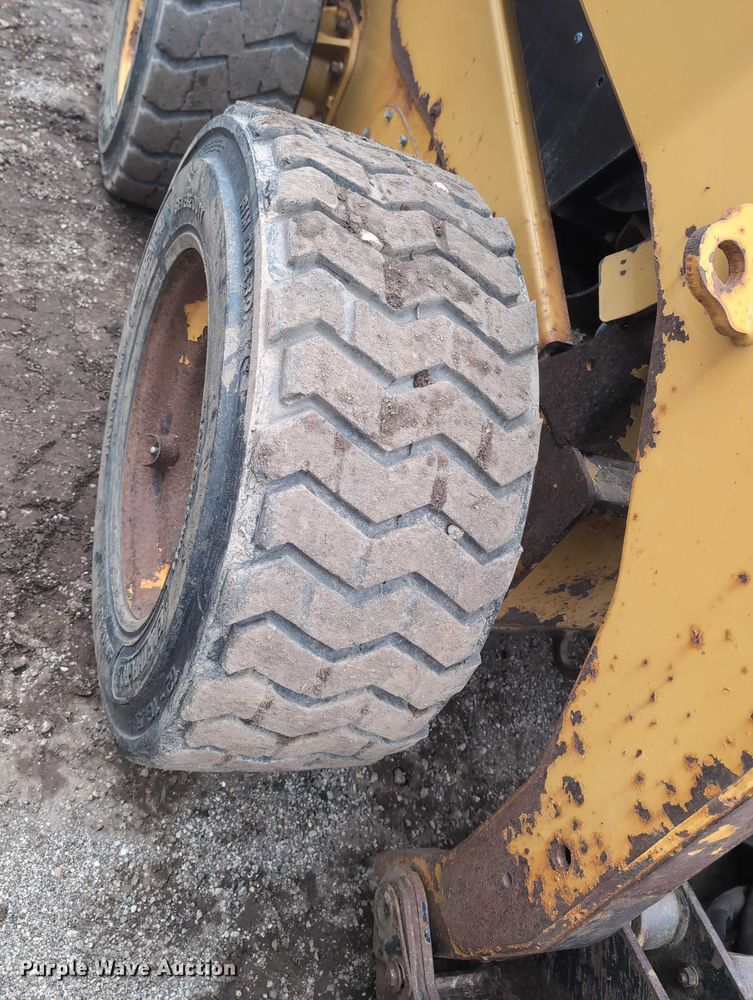 image for item EG2726 2013 Caterpillar 262C2 skid steer loader