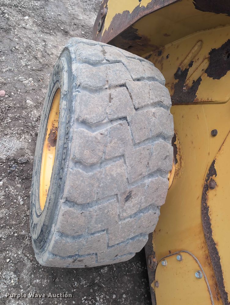 image for item EG2726 2013 Caterpillar 262C2 skid steer loader