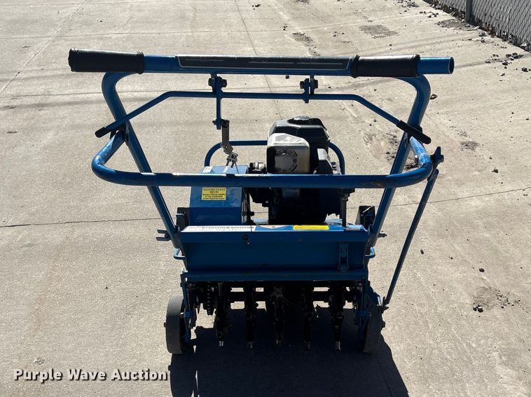 image for item EI5719 2006 Husqvarna B530B aerator