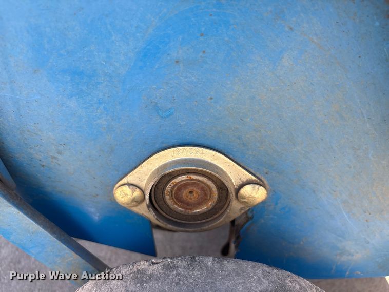 image for item EI5719 2006 Husqvarna B530B aerator