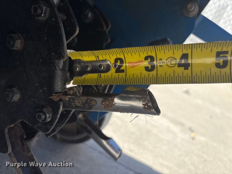 image for item EI5719 2006 Husqvarna B530B aerator