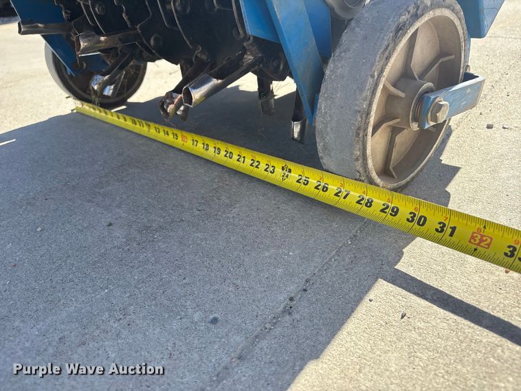 image for item EI5719 2006 Husqvarna B530B aerator