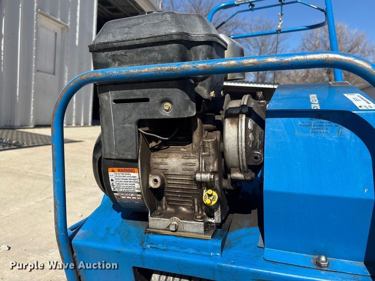 image for item EI5719 2006 Husqvarna B530B aerator