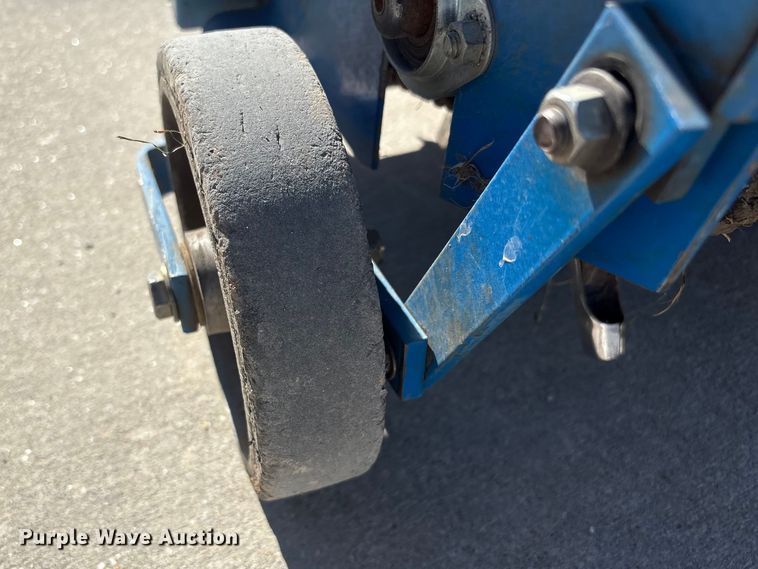 image for item EI5719 2006 Husqvarna B530B aerator