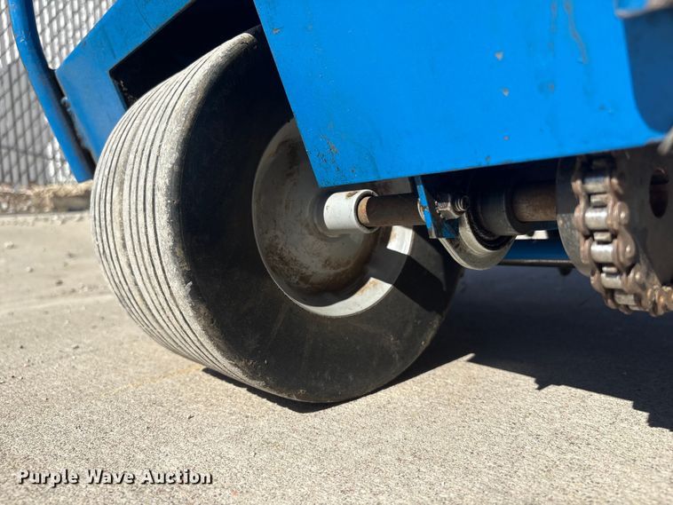 image for item EI5719 2006 Husqvarna B530B aerator