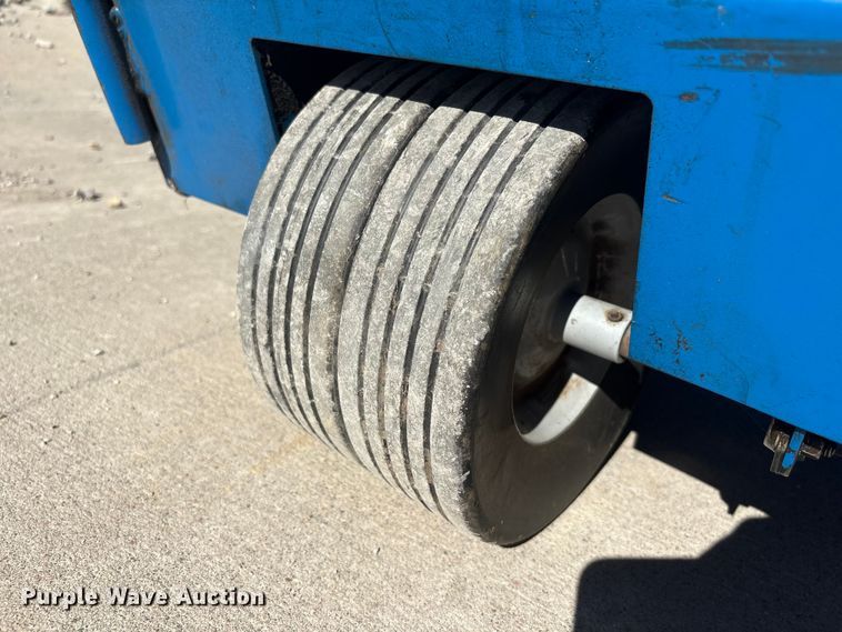 image for item EI5719 2006 Husqvarna B530B aerator