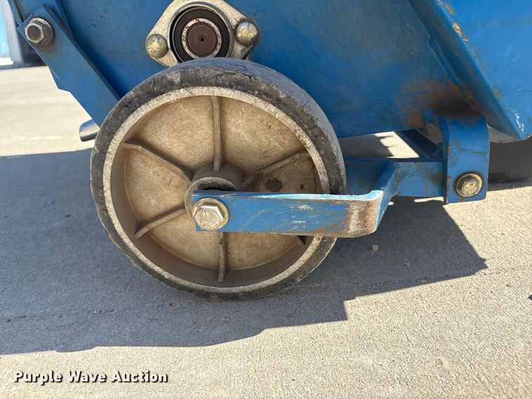 image for item EI5719 2006 Husqvarna B530B aerator