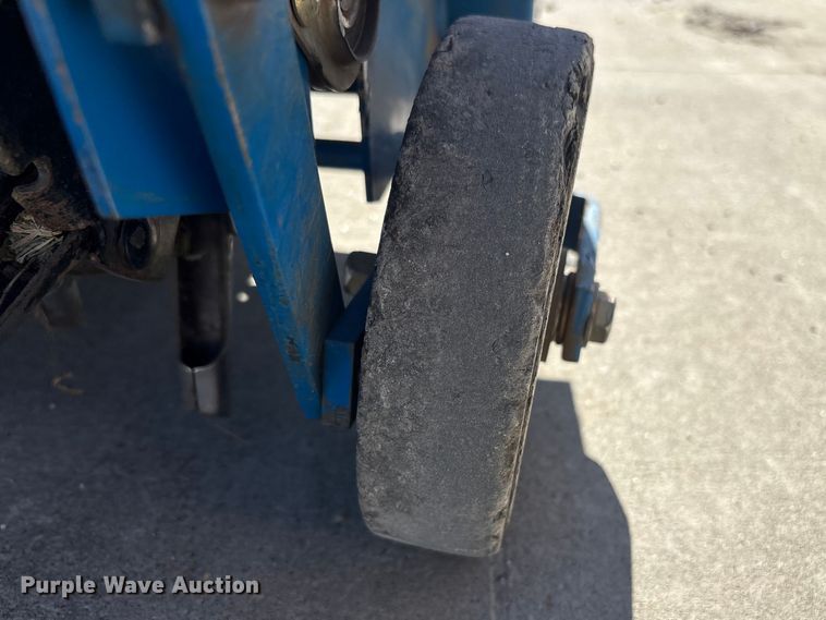 image for item EI5719 2006 Husqvarna B530B aerator