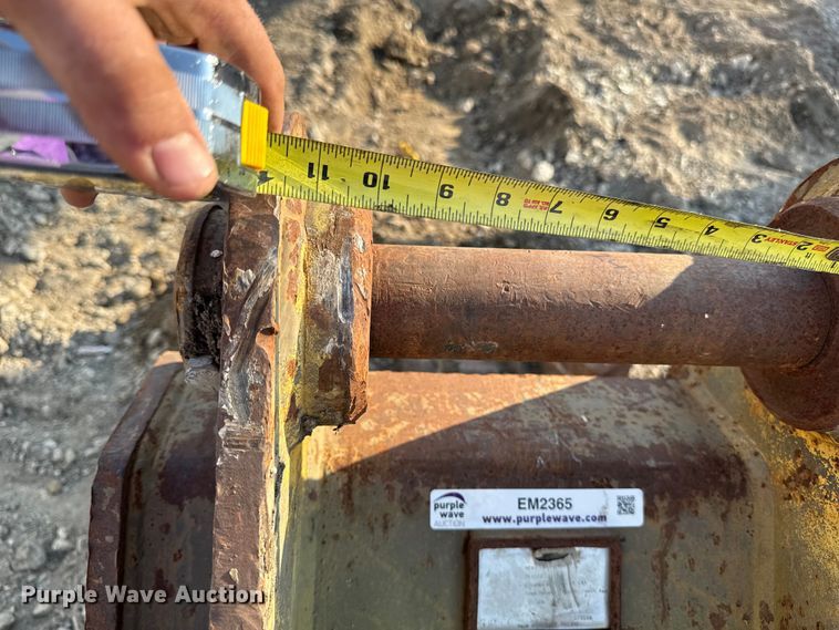 image for item EM2365 Geith excavator bucket