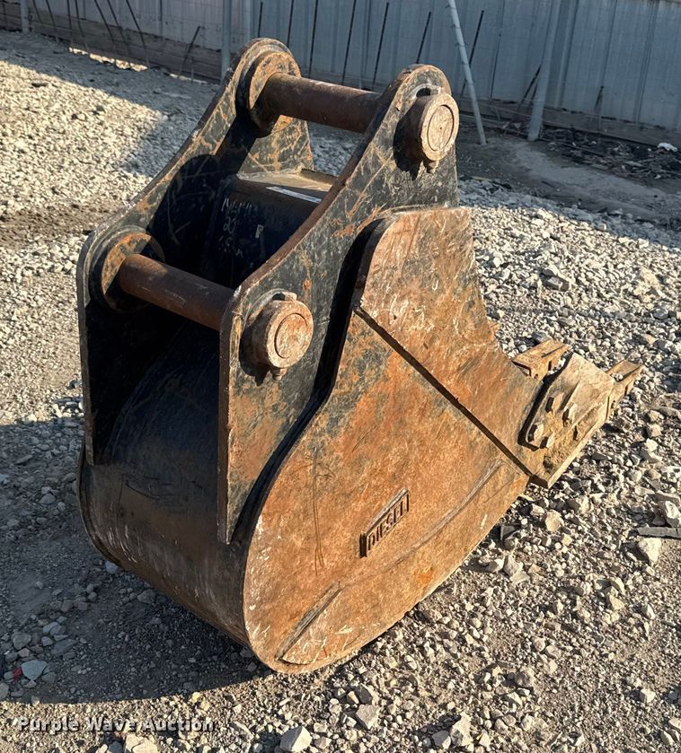 image for item EM2368 Diesel excavator bucket