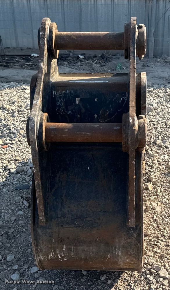 image for item EM2368 Diesel excavator bucket