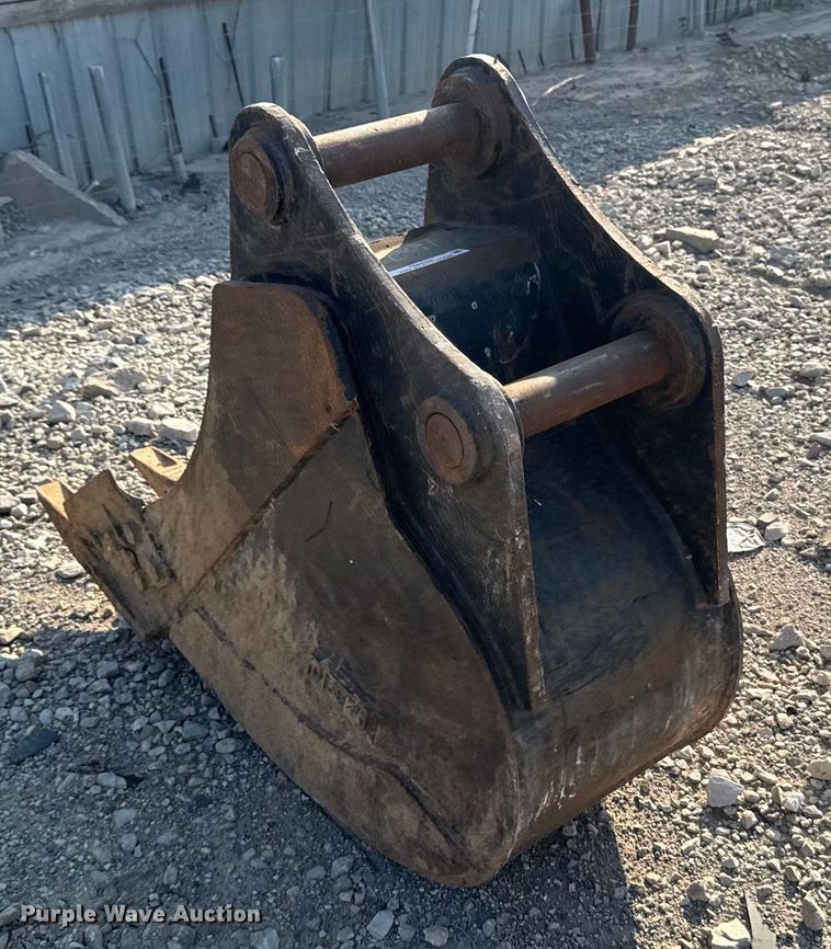 image for item EM2368 Diesel excavator bucket
