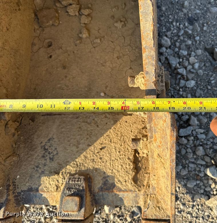 image for item EM2368 Diesel excavator bucket