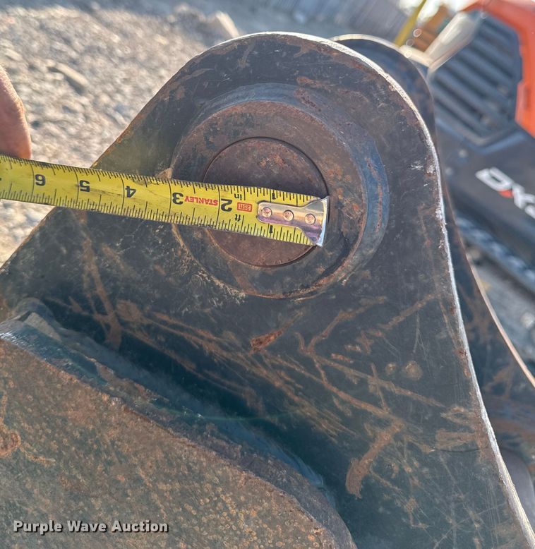 image for item EM2368 Diesel excavator bucket