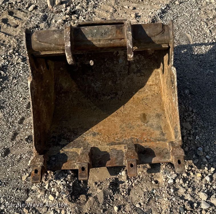 image for item EM2370 Bobcat excavator bucket