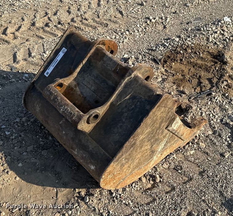 image for item EM2370 Bobcat excavator bucket