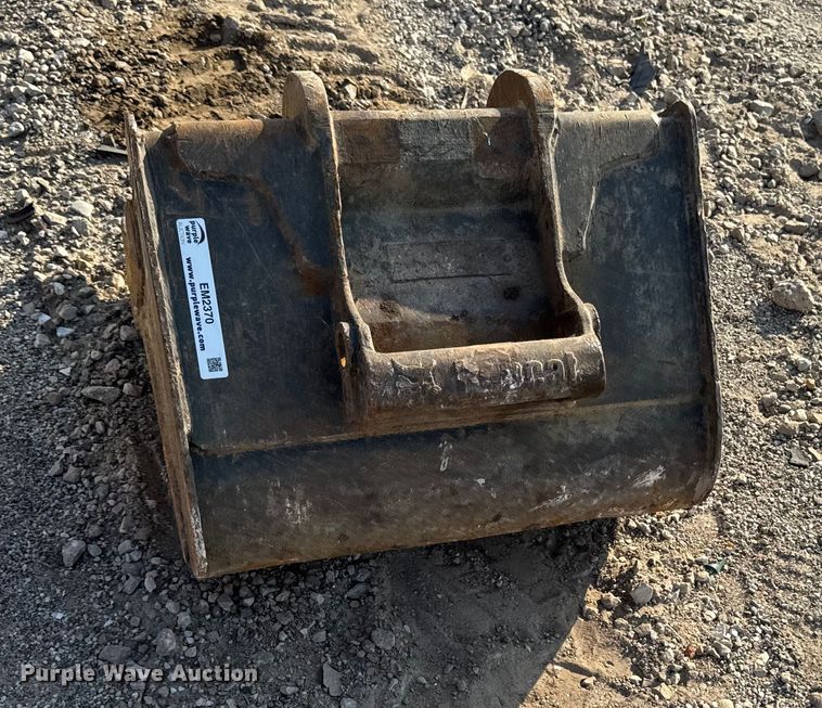 image for item EM2370 Bobcat excavator bucket