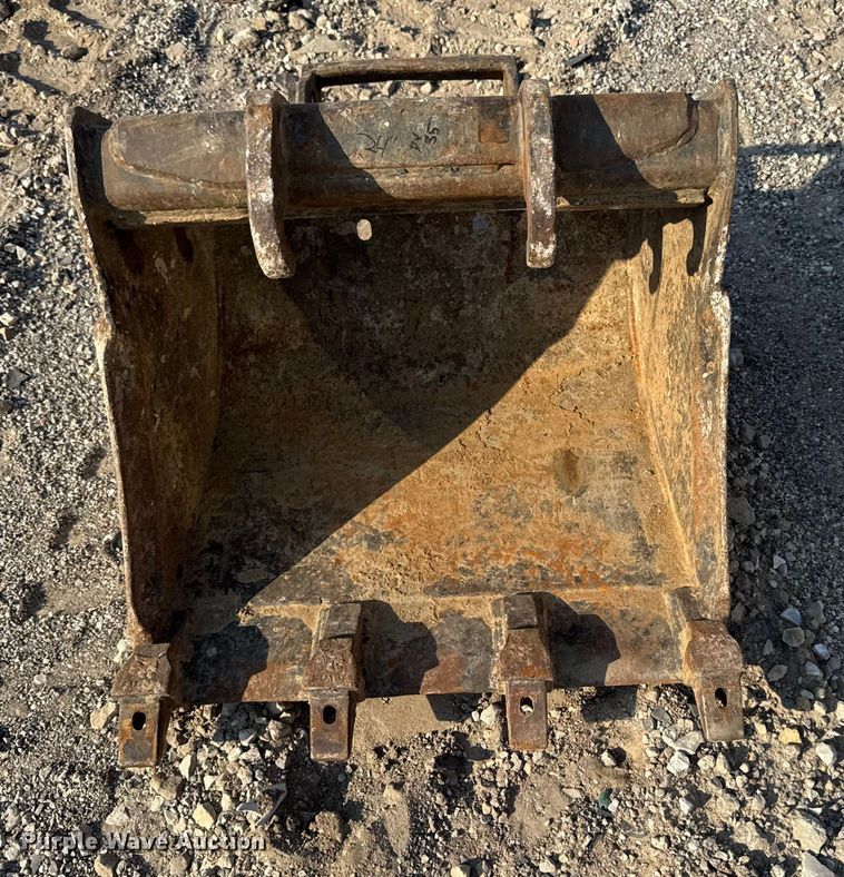 image for item EM2370 Bobcat excavator bucket