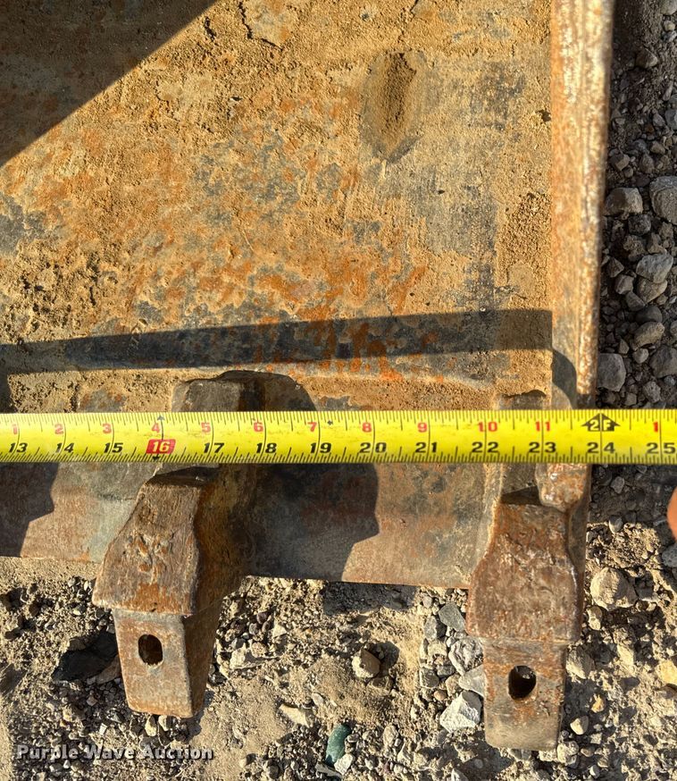 image for item EM2370 Bobcat excavator bucket