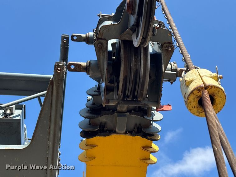 image for item EM5052 2005 Grove RT600E crane