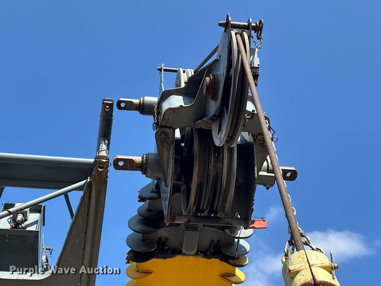 image for item EM5052 2005 Grove RT600E crane