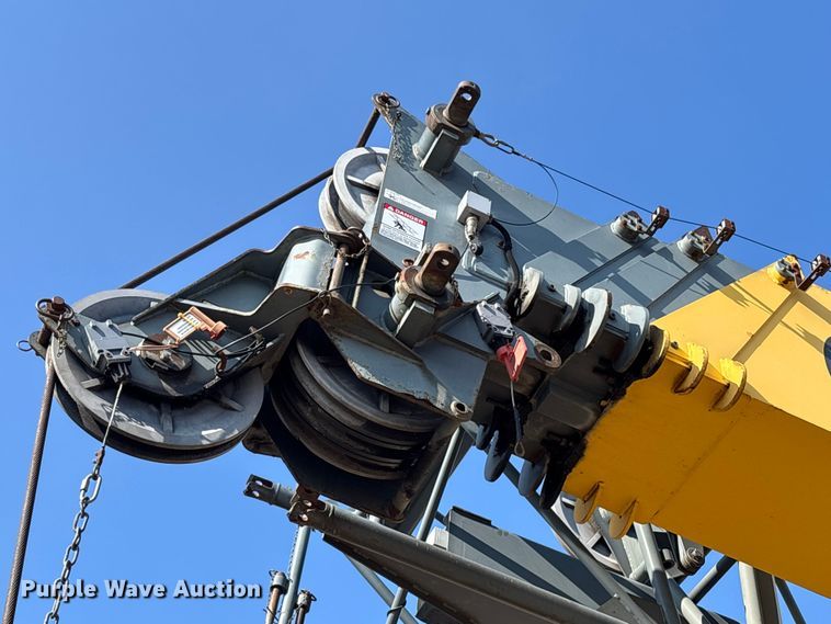 image for item EM5052 2005 Grove RT600E crane