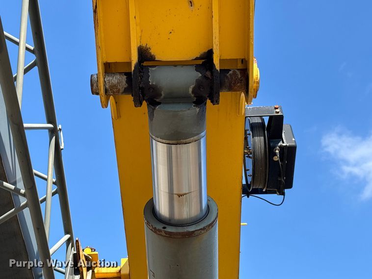 image for item EM5052 2005 Grove RT600E crane