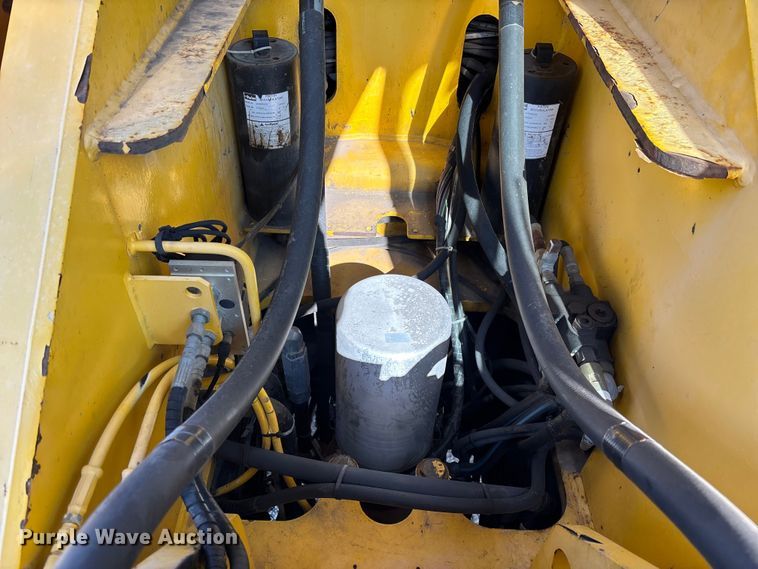 image for item EM5052 2005 Grove RT600E crane