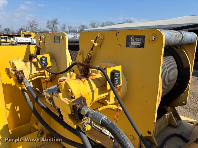 image for item EM5052 2005 Grove RT600E crane