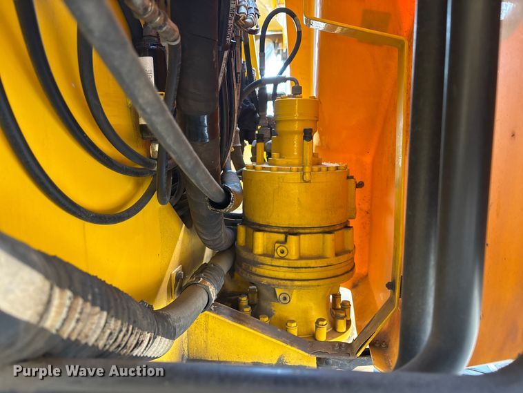 image for item EM5052 2005 Grove RT600E crane