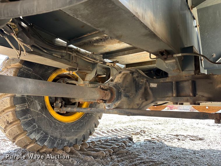 image for item EM5052 2005 Grove RT600E crane