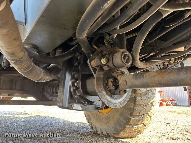 image for item EM5052 2005 Grove RT600E crane